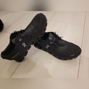 On Cloud Running Men's Black Shoes Size 9